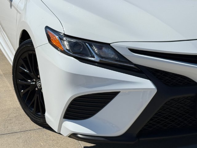 Used 2020 Toyota Camry SE FWD image 6