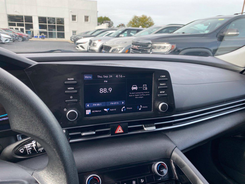Certified 2025 Hyundai Elantra Hybrid FWD image 17