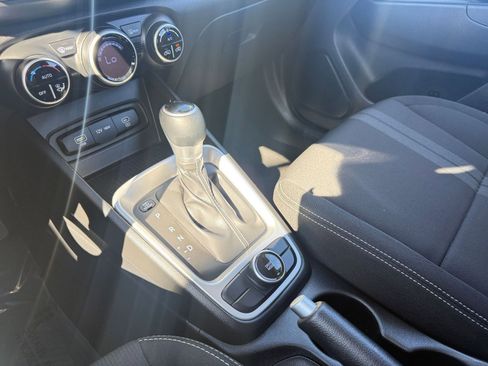 Used 2025 Hyundai Venue SEL image 43