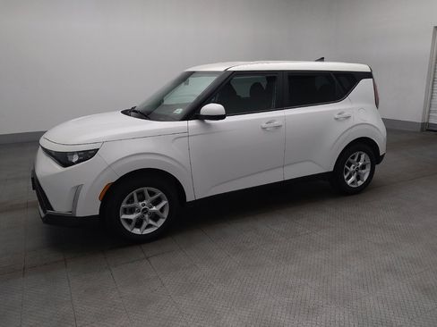 Used 2025 Kia Soul LX w/ LX Technology Package image 2