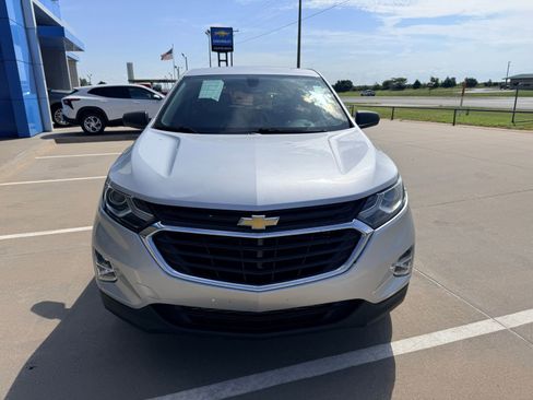 Used 2018 Chevrolet Equinox LS FWD image 3
