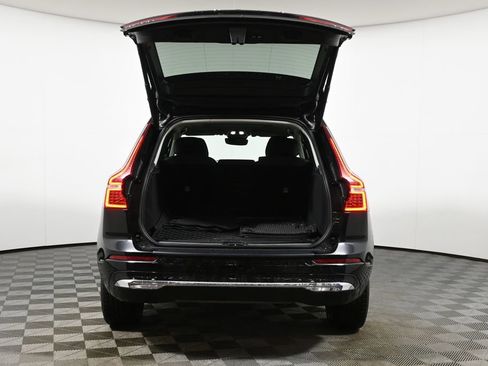 Used 2023 Volvo XC60 B5 Plus image 36