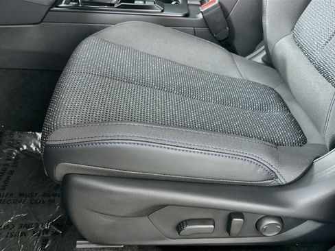 Certified 2026 Subaru Forester Premium w/ Base/Premium Package AWD/4WD image 17