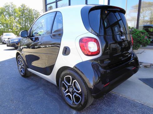 Used 2016 smart fortwo Prime RWD image 7