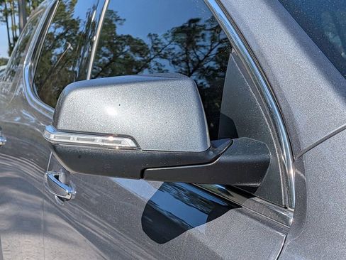 Used 2022 GMC Acadia Denali w/ Denali Technology Package image 11