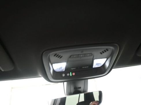 Used 2023 Chevrolet Traverse LT FWD image 12