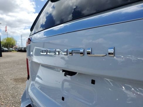 New 2026 GMC Yukon XL Denali w/ Sun & Power Step Package AWD/4WD image 9