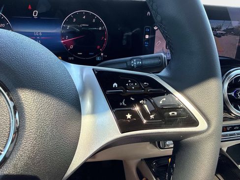 New 2026 Mercedes-Benz GLB 250 4MATIC image 30