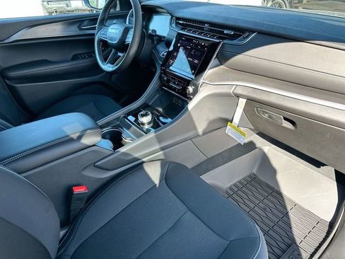 New 2025 Jeep Grand Cherokee Laredo X w/ Luxury Tech Group I image 11