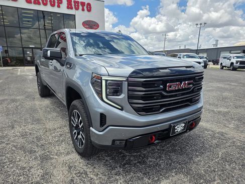 Used 2025 GMC Sierra 1500 AT4 w/ Technology Package AWD/4WD image 1
