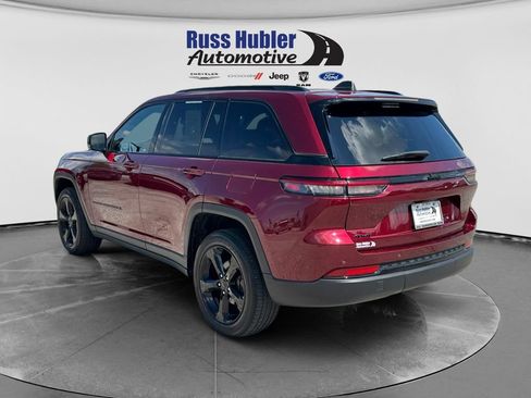 Used 2023 Jeep Grand Cherokee Altitude AWD/4WD image 3