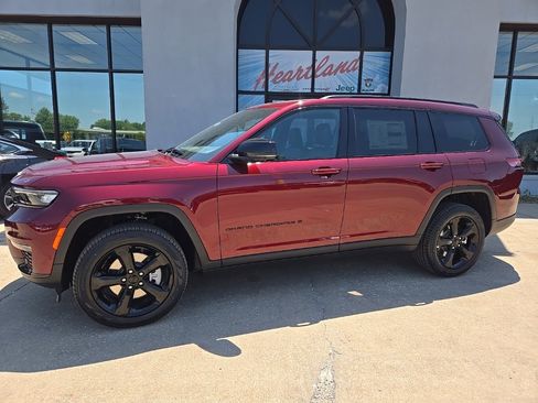 Used 2025 Jeep Grand Cherokee L Limited w/ Luxury Tech Group II image 4