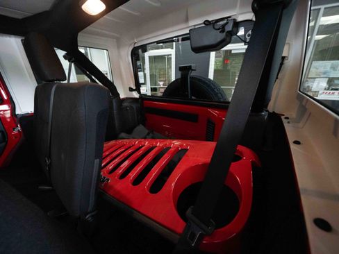 Used 2017 Jeep Wrangler Unlimited Sport AWD/4WD image 24