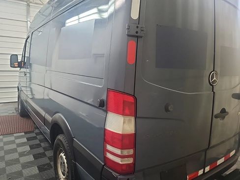 Used 2018 Mercedes-Benz Sprinter 2500 image 2