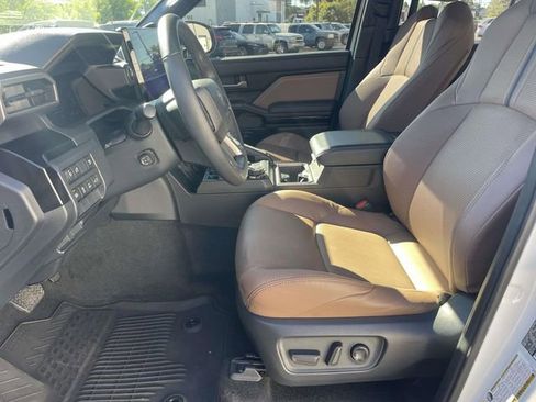 Used 2025 Toyota 4Runner Limited AWD/4WD image 13