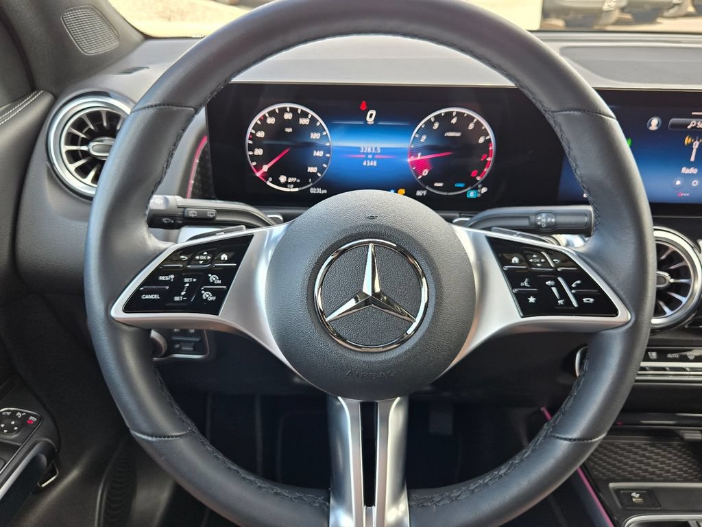 Used 2025 Mercedes-Benz GLB 250 4MATIC image 21