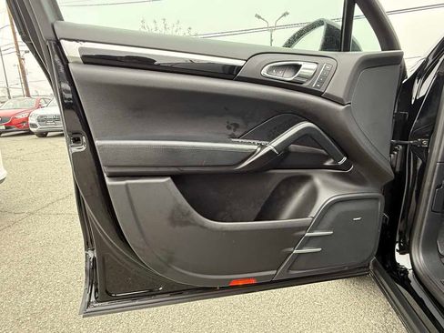 Used 2018 Porsche Cayenne Platinum Edition image 30