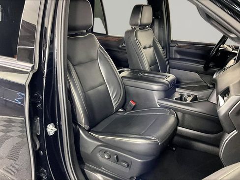 Used 2021 Chevrolet Tahoe Premier w/ Premium Package AWD/4WD image 29