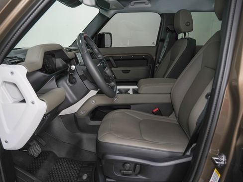 Used 2025 Land Rover Defender 110 X-Dynamic SE image 59