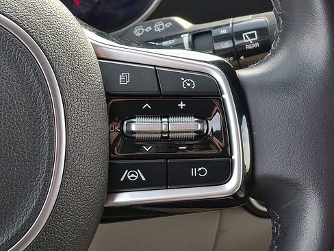 Certified 2024 Kia Carnival LX image 18