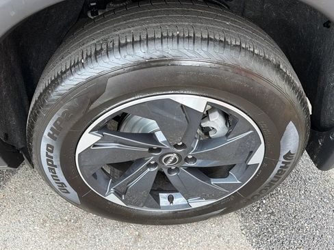 Used 2025 Nissan Rogue SV AWD/4WD image 9