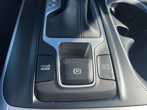 Certified 2024 Kia Carnival LX image 23