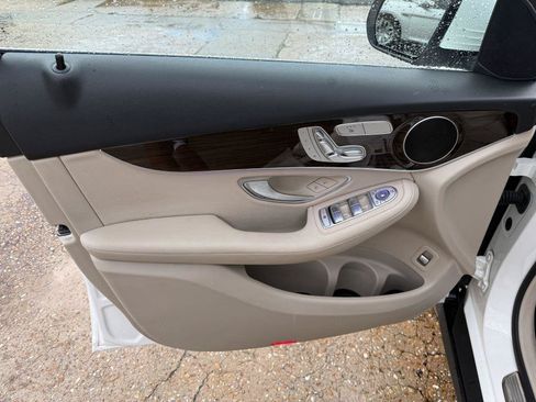 Used 2022 Mercedes-Benz GLC 300 w/ Premium Package Lite image 12