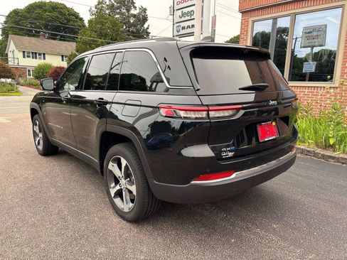 Used 2023 Jeep Grand Cherokee 4WD 4xe w/ Luxury Tech Group II image 4