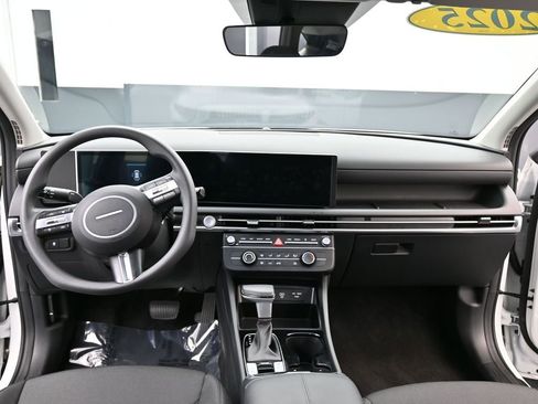 Certified 2025 Hyundai Tucson SE FWD image 10