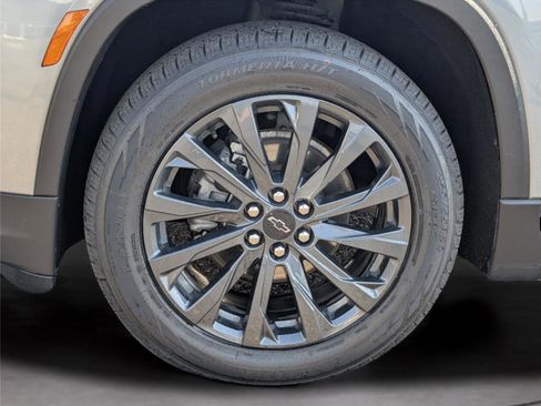 Used 2023 Chevrolet Traverse RS FWD image 10