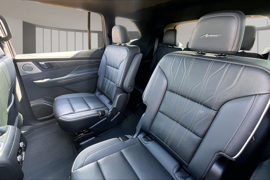 Used 2025 Buick Enclave Avenir w/ Super Cruise Package FWD image 28
