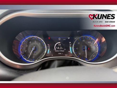 Used 2023 Chrysler Pacifica Touring-L FWD image 14