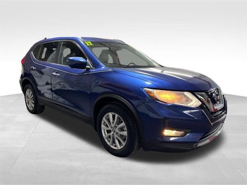 Used 2017 Nissan Rogue SV w/ SV Premium Package image 3