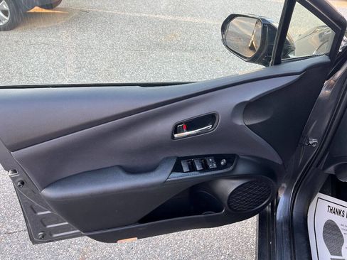 Used 2020 Toyota Prius Prime XLE image 25