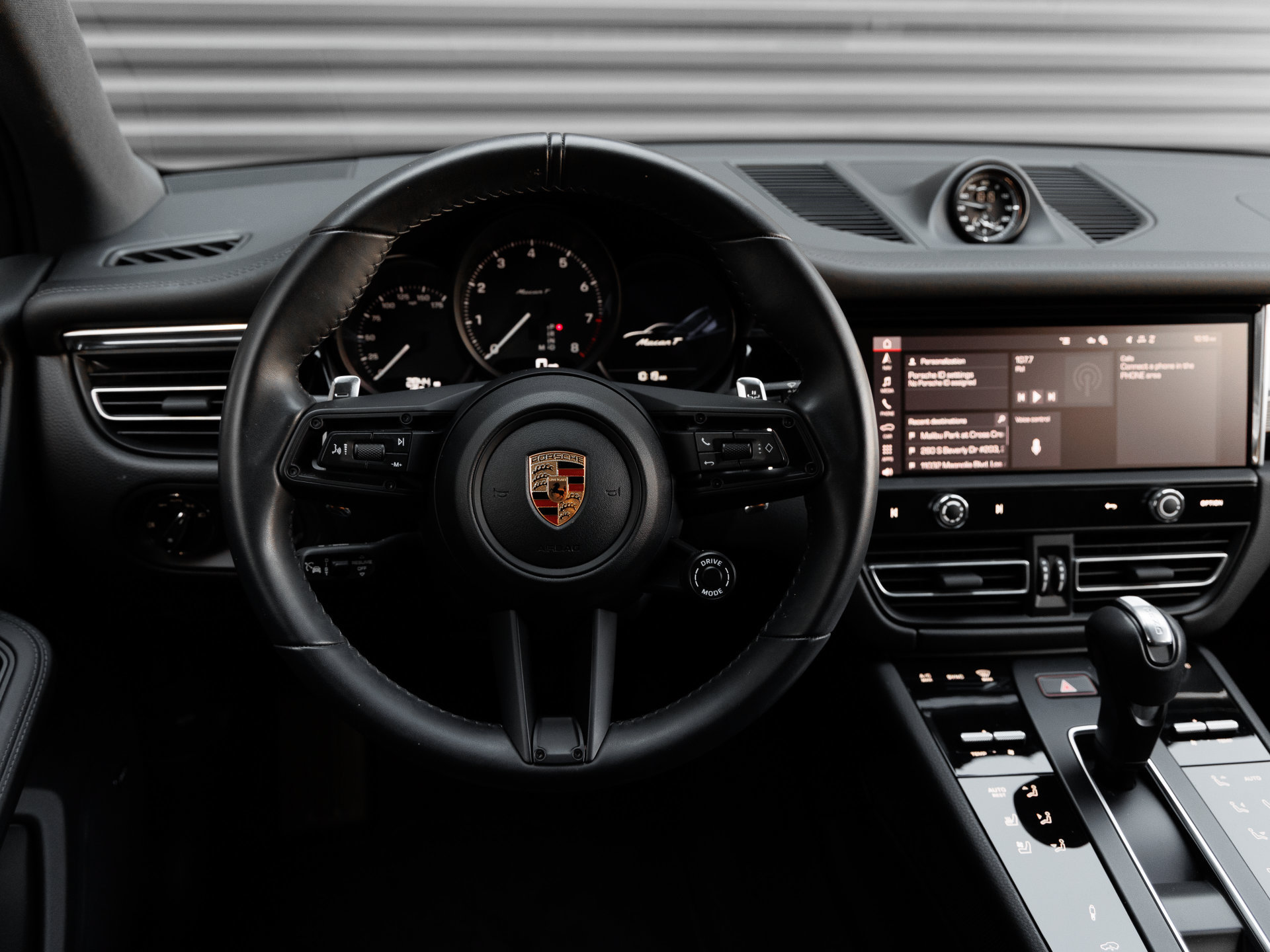 Certified 2026 Porsche Macan Turbo AWD/4WD image 17