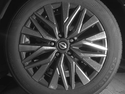 Used 2025 Nissan Altima 2.5 SV FWD image 14