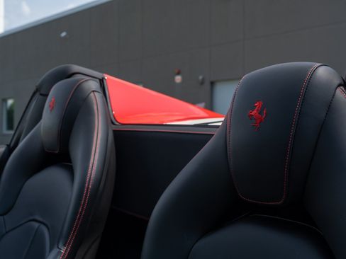 Used 2018 Ferrari 488 Spider RWD image 33