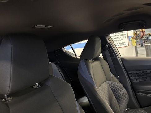 Used 2021 Toyota C-HR XLE image 34