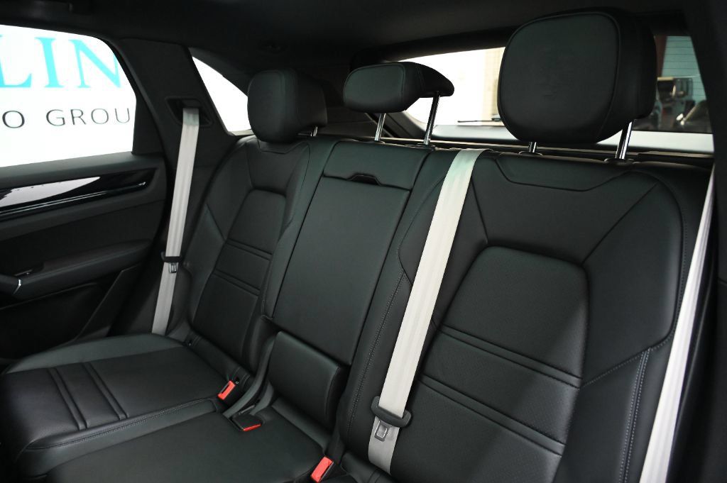 Used 2023 Porsche Cayenne S Platinum AWD/4WD image 39