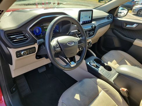 Used 2020 Ford Escape Titanium image 17