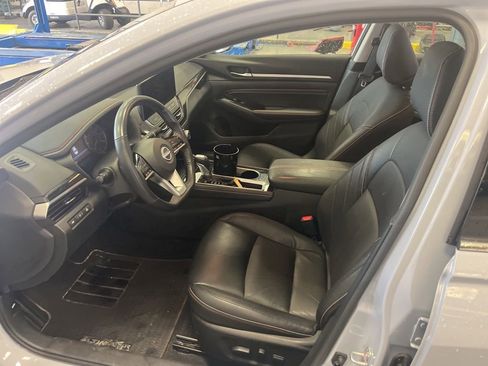 Used 2023 Nissan Altima 2.5 SR w/ SR Premium Package FWD image 5