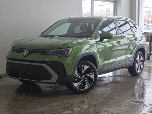 New 2026 Volkswagen Taos SE image 2