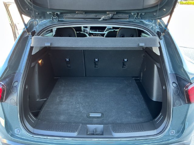 Used 2025 Chevrolet Trax LT w/ LT Convenience Package FWD image 14