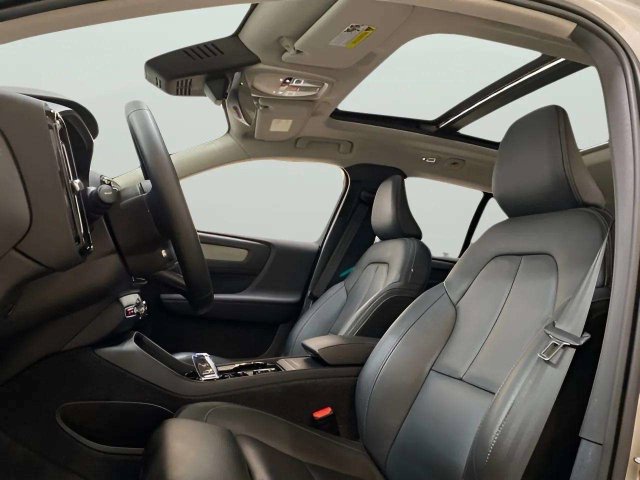 Used 2025 Volvo XC40 B5 Plus AWD/4WD image 27