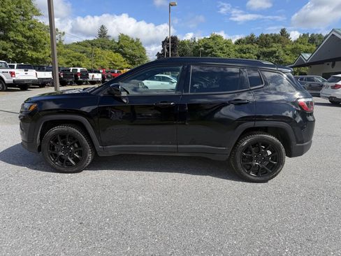 Used 2022 Jeep Compass Latitude w/ Convenience Group AWD/4WD image 2