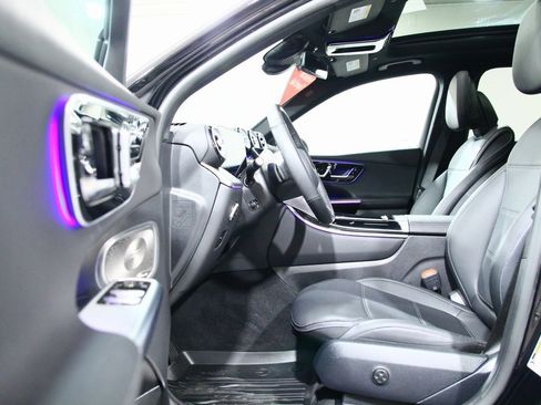 Used 2025 Mercedes-Benz GLC 300 4MATIC image 19