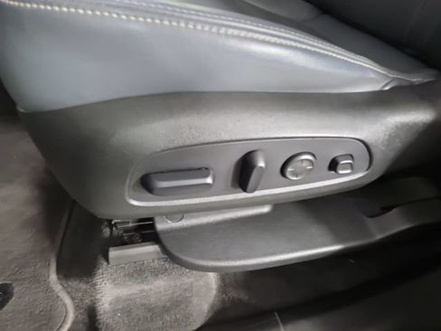 Used 2020 Buick Enclave Premium w/ Sun and Sites Package FWD image 36