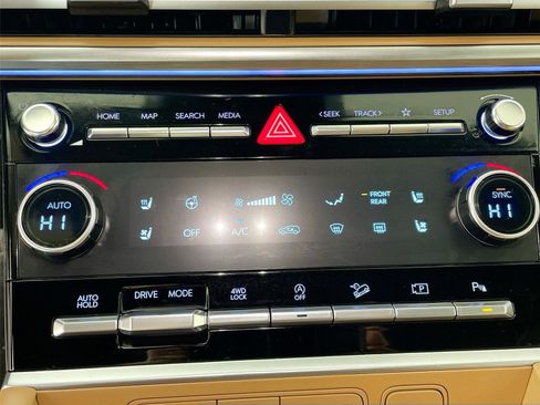 Used 2025 Hyundai Santa Fe Limited image 18