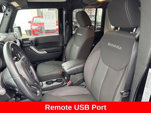 Used 2017 Jeep Wrangler Unlimited Sahara w/ Connectivity Group AWD/4WD image 11