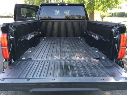 Used 2024 Toyota Tacoma SR5 AWD/4WD image 33